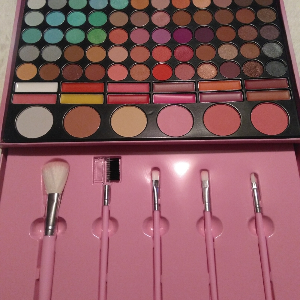 Makeup set - Picture 7 of 8